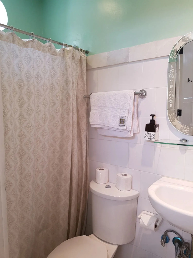 Foto - Charming La Casita Mercedes, 5Br and 5TB for Family and Friends Staycation- Read Listing Info