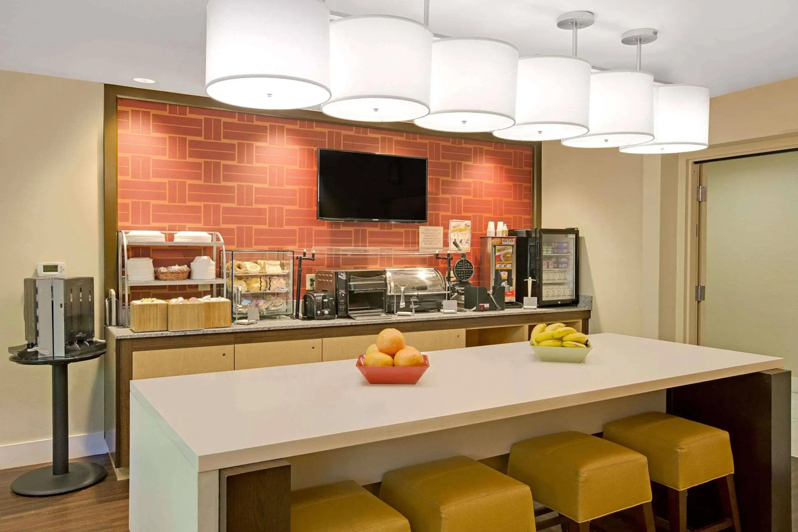 Foto - Suburban Studios Charlotte – Executive Park