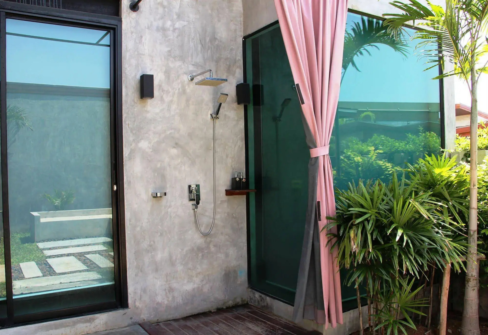 Photo - Sunday Sea Two Pool Villa Pattaya