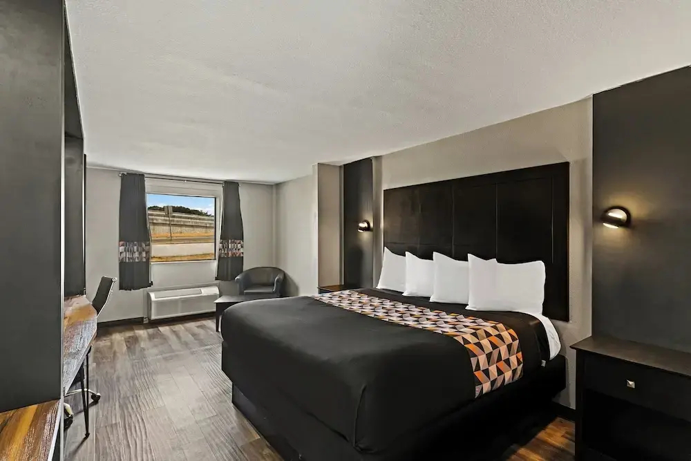Photo - Scottish Inns Austin North