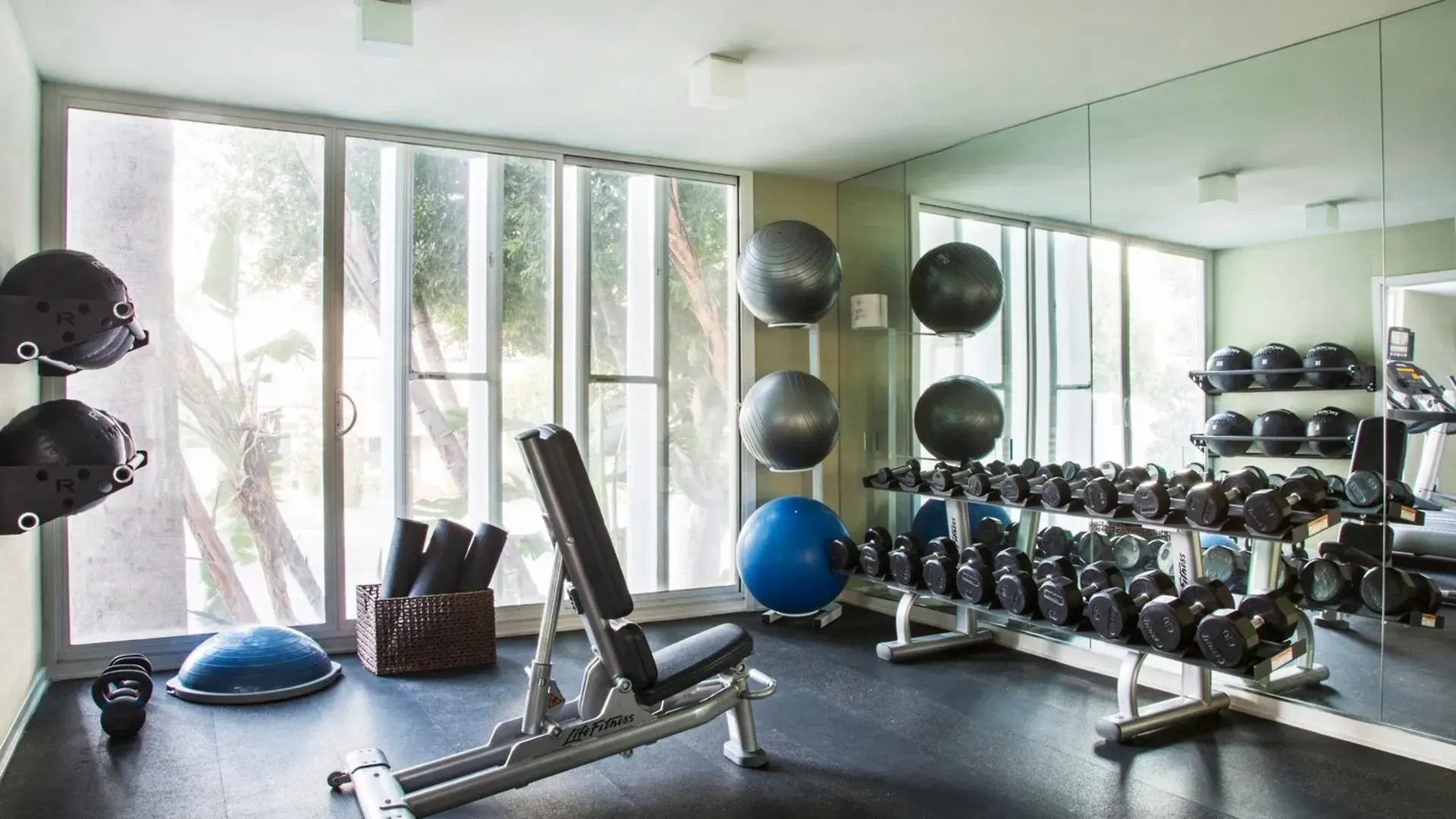 Photo - Avalon Hotel Beverly Hills, a Member of Design Hotels