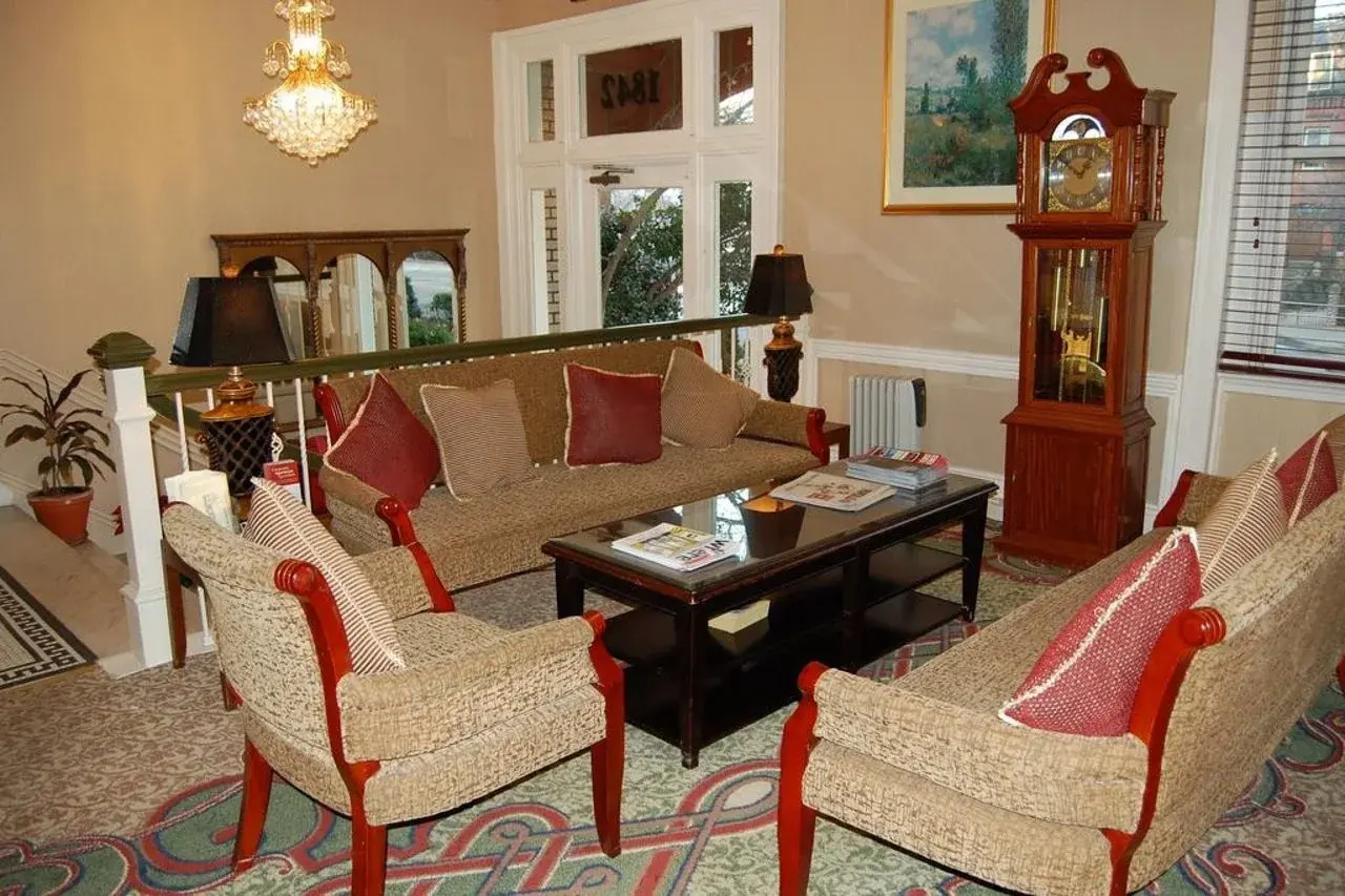 Photo - Windsor Inn Hotel