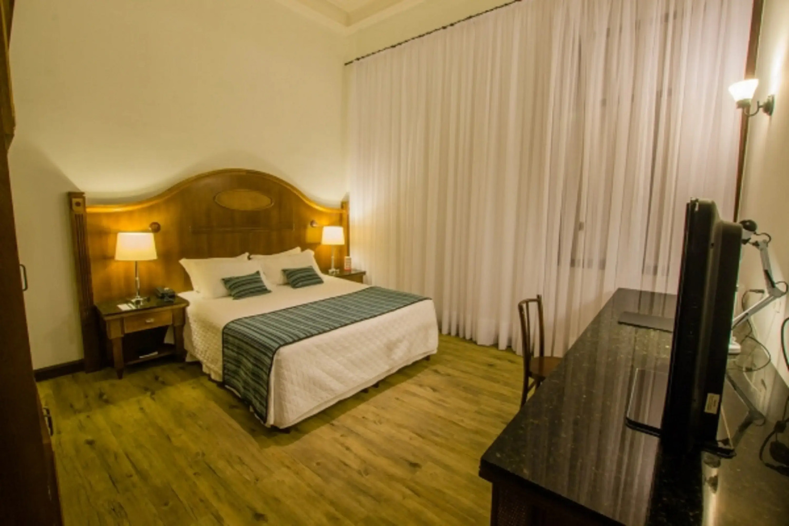 Photo - Johnscher by SJ - San Juan Curitiba