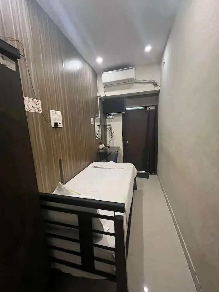 Photo - Red House Hostels - POWAI HOSTELS GROUPS