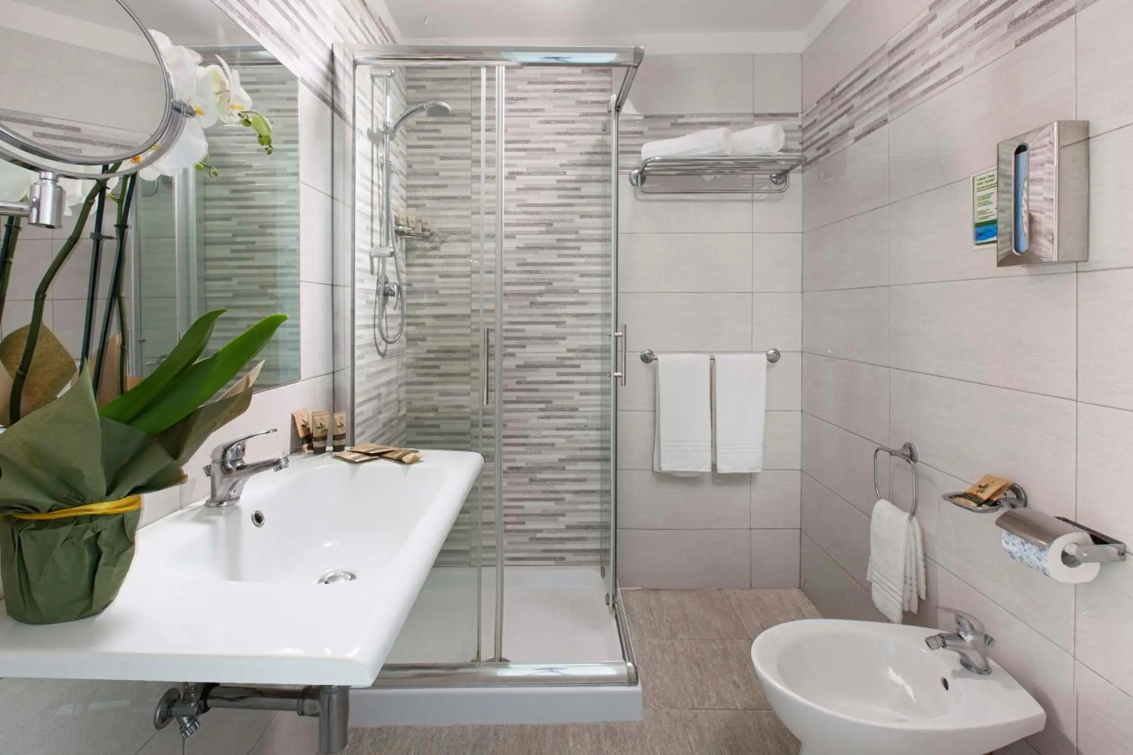 Photo - Admiral Hotel