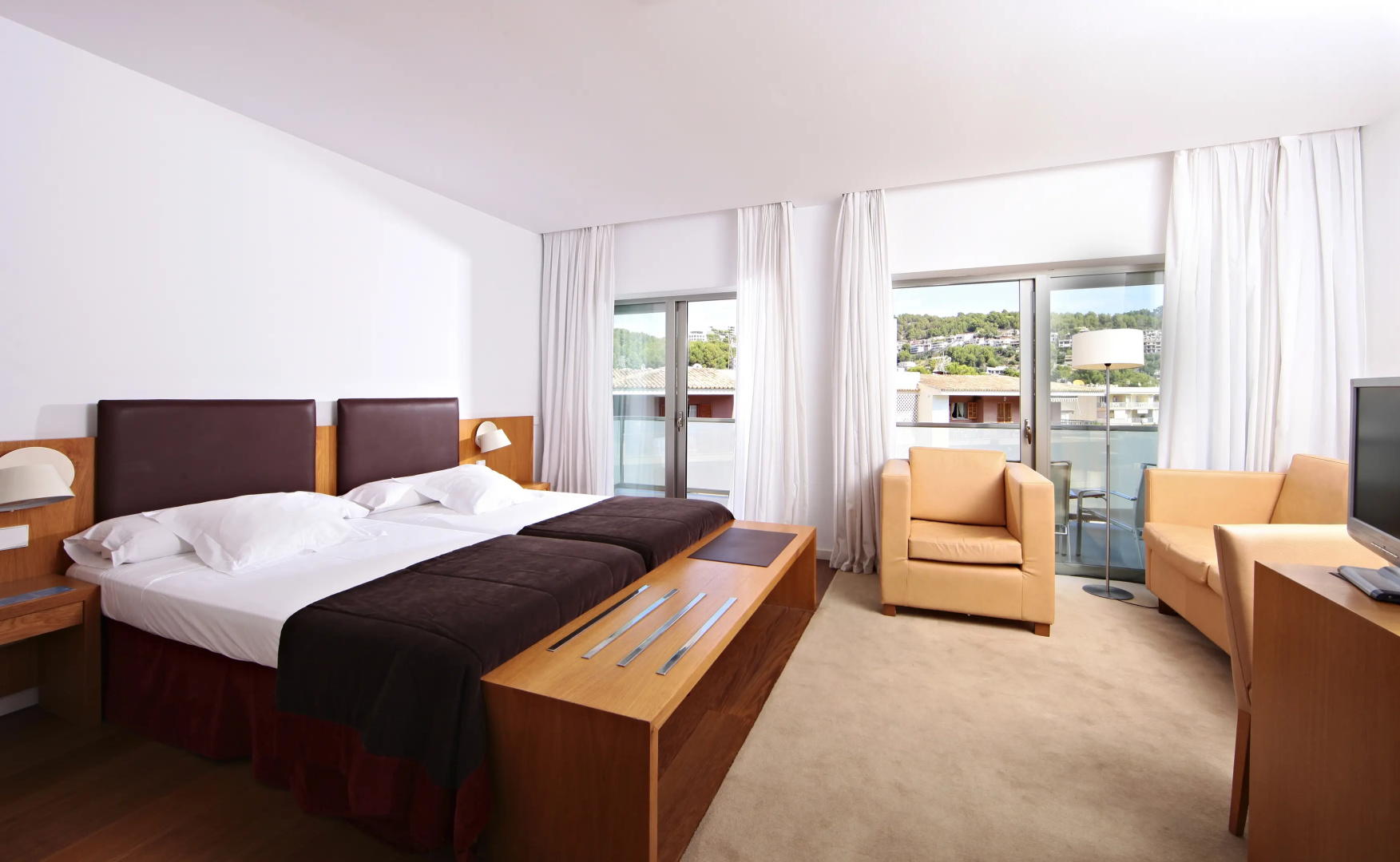 Photo - Aimia Hotel