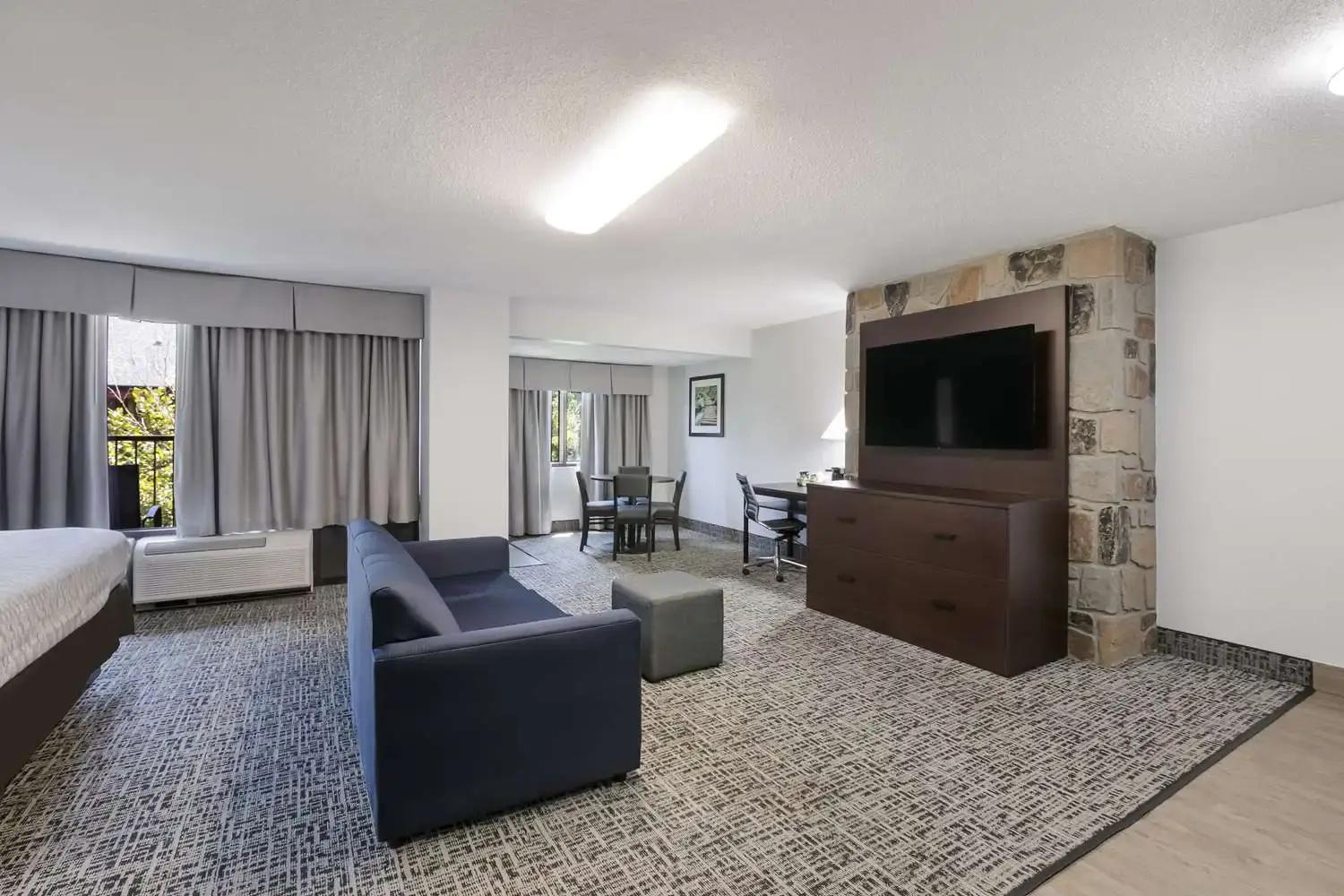 Photo - SureStay Plus Hotel by Best Western Gatlinburg