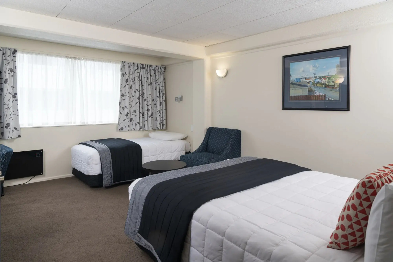 Photo - West Plaza Hotel