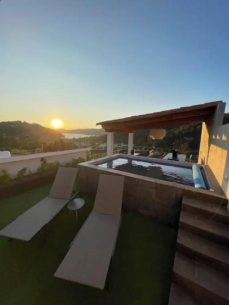 Foto - LUXO Casa en Valle de Bravo con jacuzzi y espectacular vista al lago