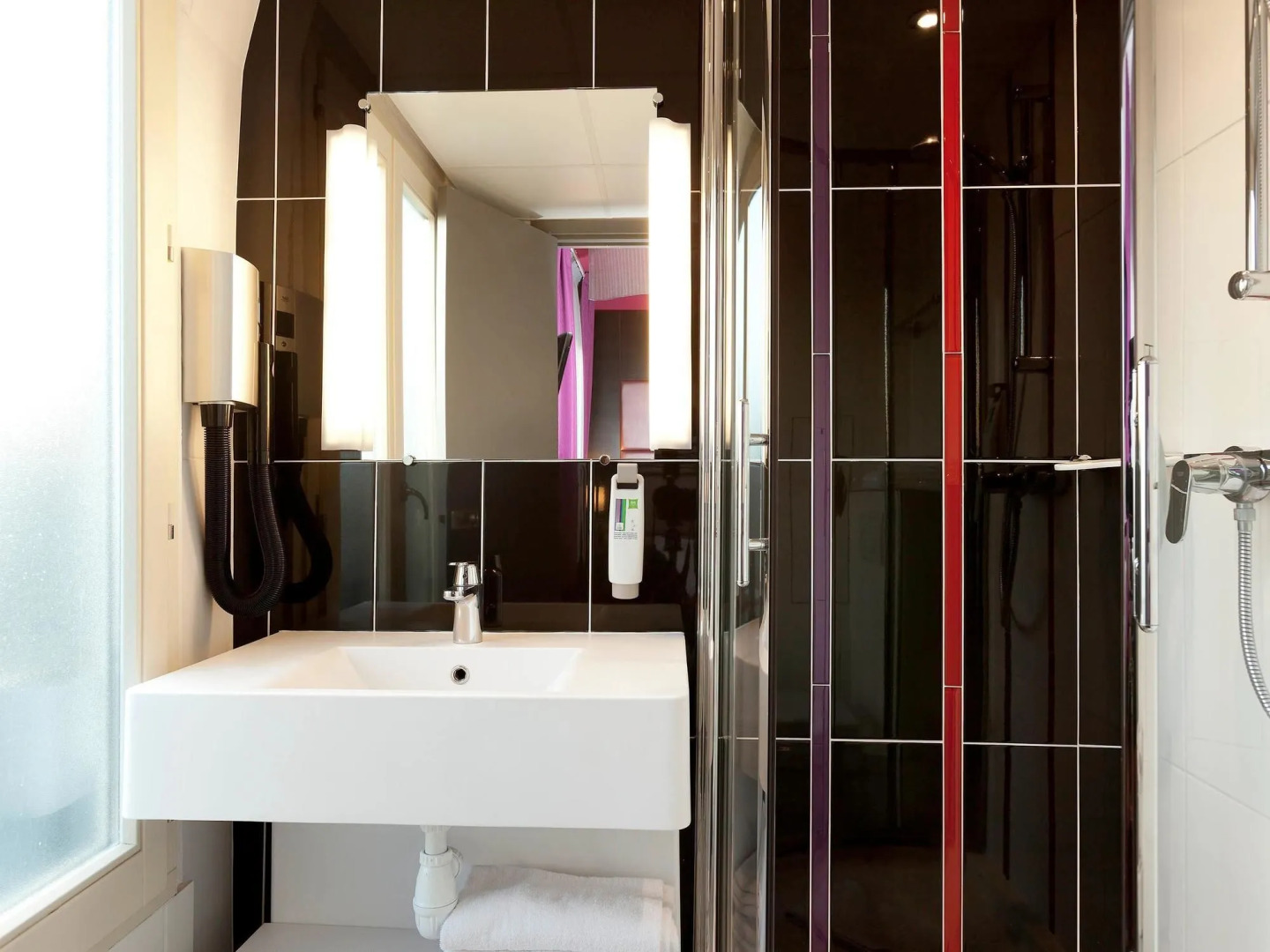 Foto - Accueil Hôtel Paris Pigalle Montmartre - Hôtel rénové