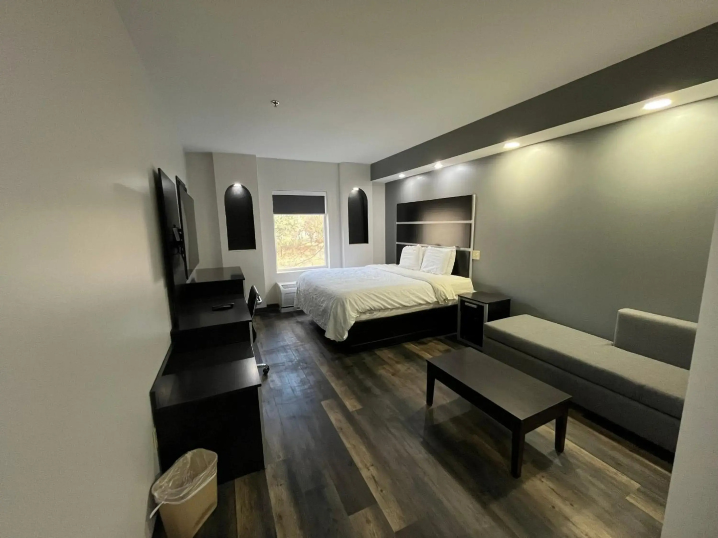 Photo - Sonesta Essential Savannah