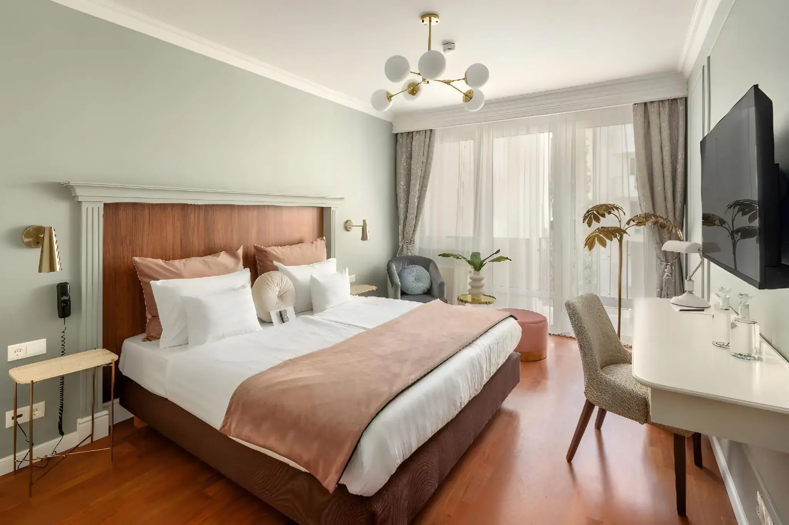 Foto - Queen's Court Hotel & Residence
