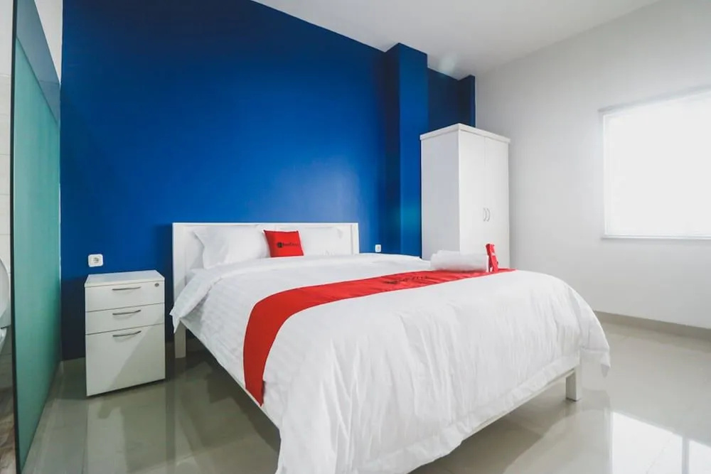 Reddoorz Plus Near Living Plaza Jababeka