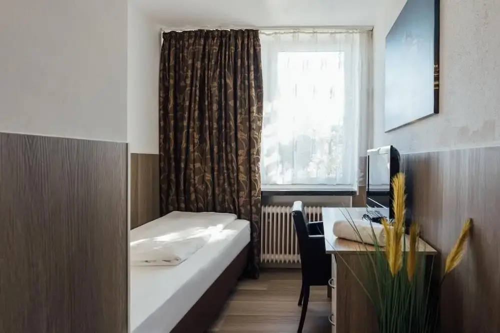Foto - Hotel Hanseat Hamburg - Free Parking