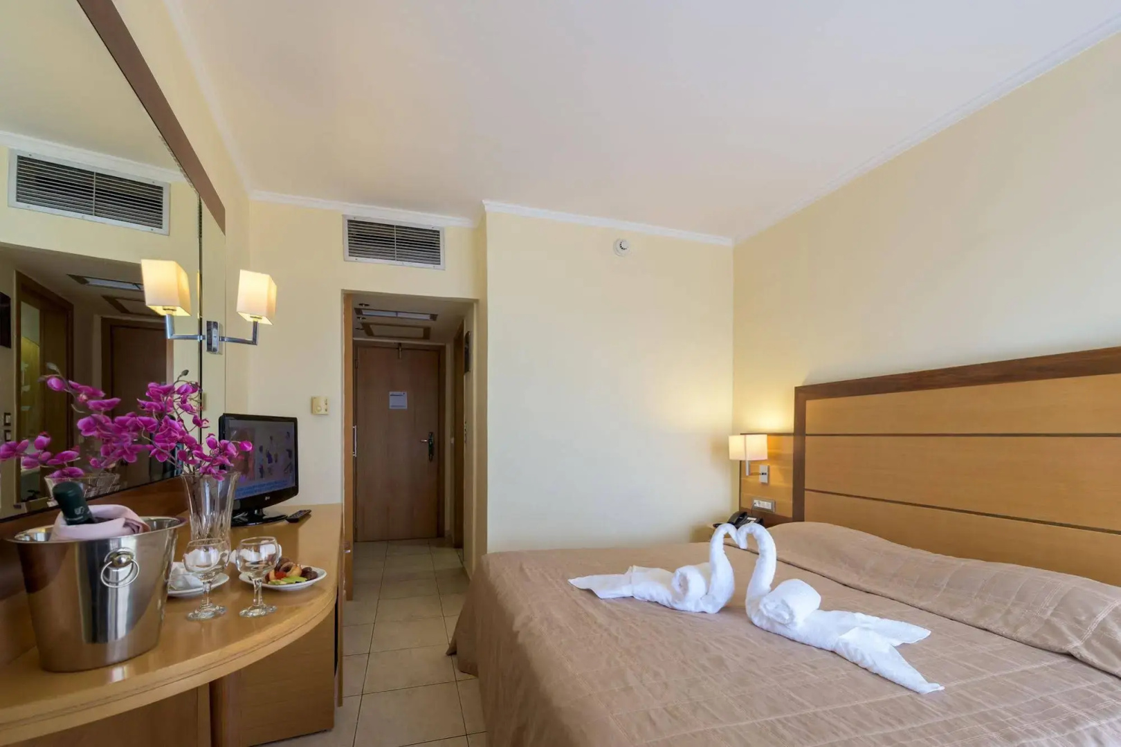 Photo - Manousos City Hotel