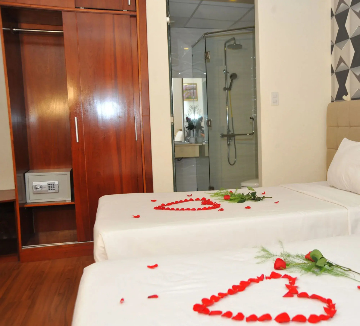 Photo - Queen Central Hotel - Ben Thanh Market