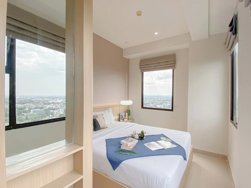 Modern Look And Cozy 2Br Apartment Transpark Cibubur