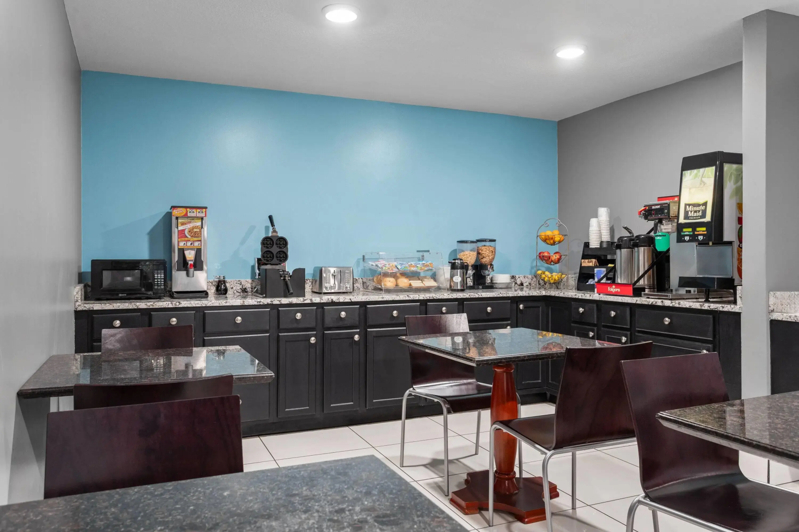 Photo - Days Inn by Wyndham Phoenix West