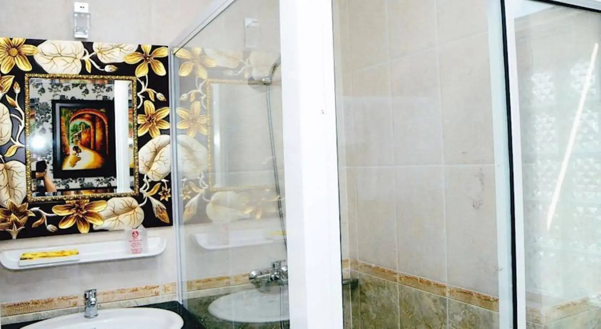 Photo - HOANG THANH THUY AIRPORT HOTEL 2 - Gần Ẩm Thực Đêm Chợ Hoàng Hoa Thám