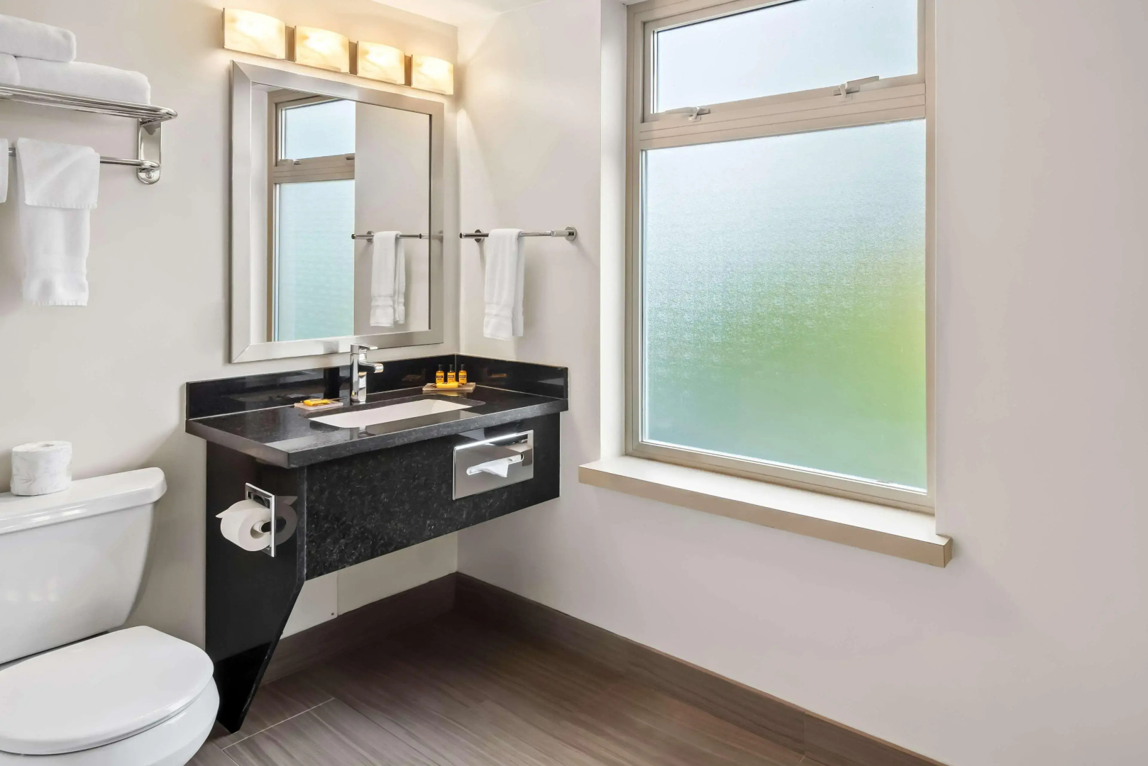 Photo - Best Western Plus Pitt Meadows Inn & Suites