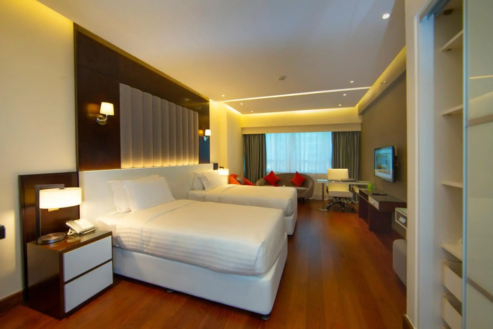 Foto - Number One Tower Suites