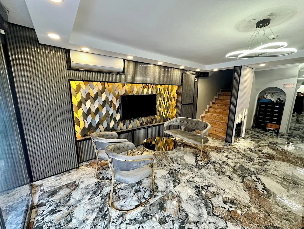 Photo - Crowned Exclusive Hotel