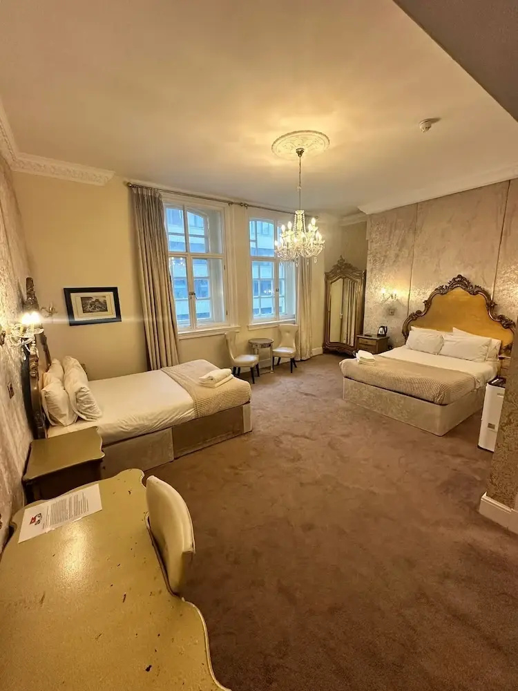 Photo - White Star Line Hotel