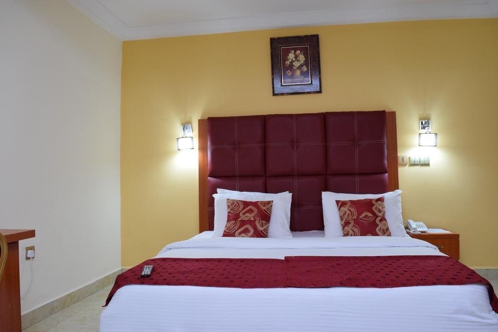 Chariot Hotel