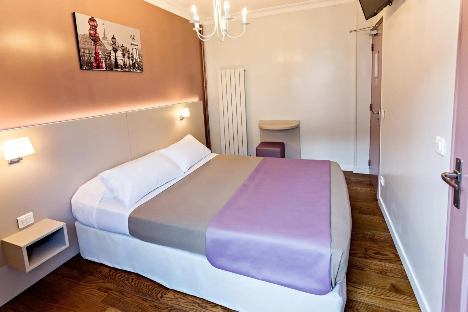 Photo - Modern Hotel