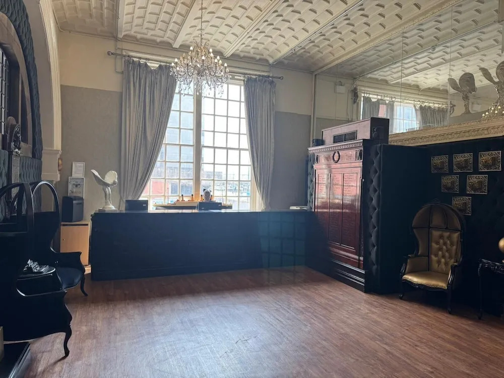 Photo - White Star Line Hotel