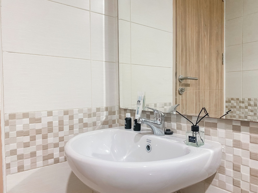 Comfort And Well Furnished 2Br Tamansari Iswara Apartment