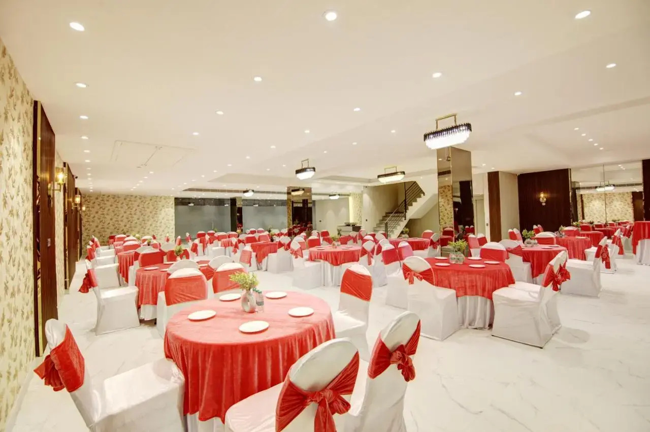 Photo - Saltstayz Premier - Galleria Market Road & Sector 27