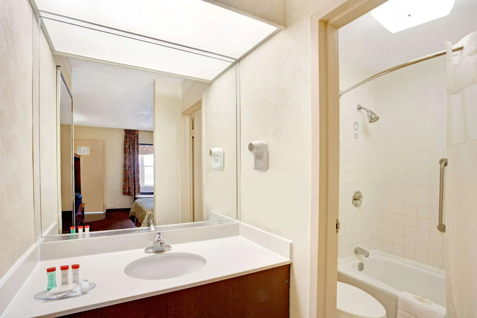 Foto - Ramada by Wyndham Tampa Westshore Airport South