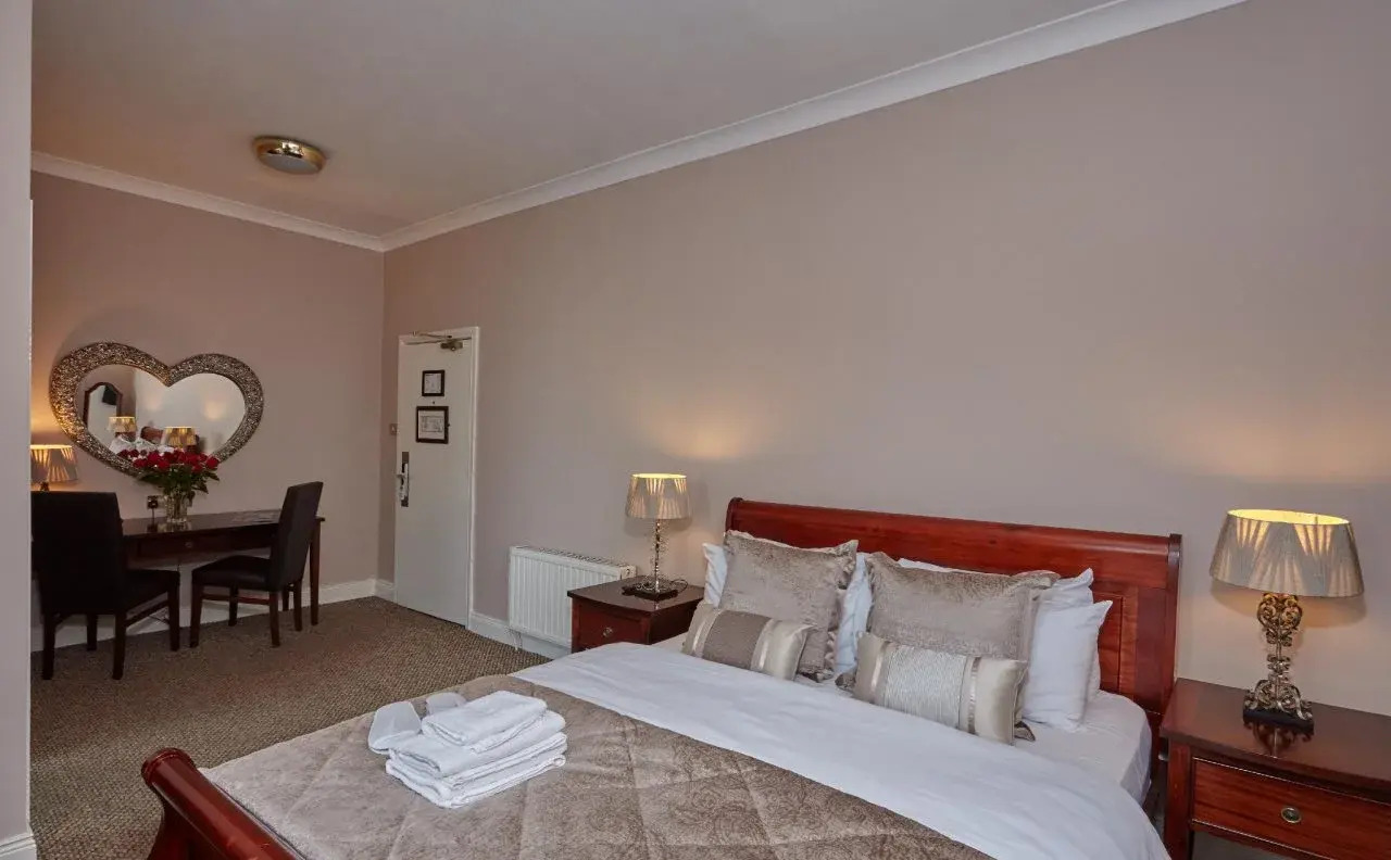 Photo - Uppercross House Hotel