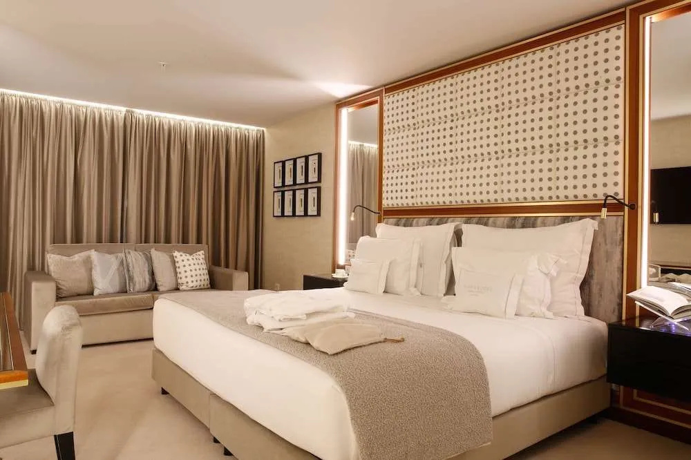 Photo - Wine & Books Porto Hotel - Small Luxury Hotels of the World