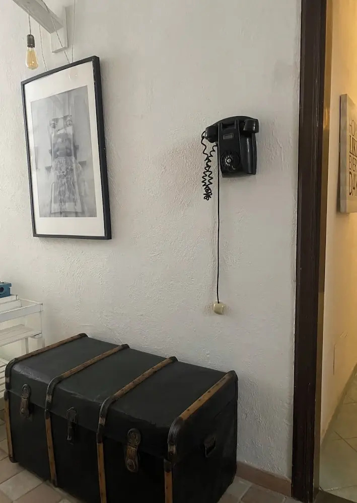 Foto - Black Market Hotel