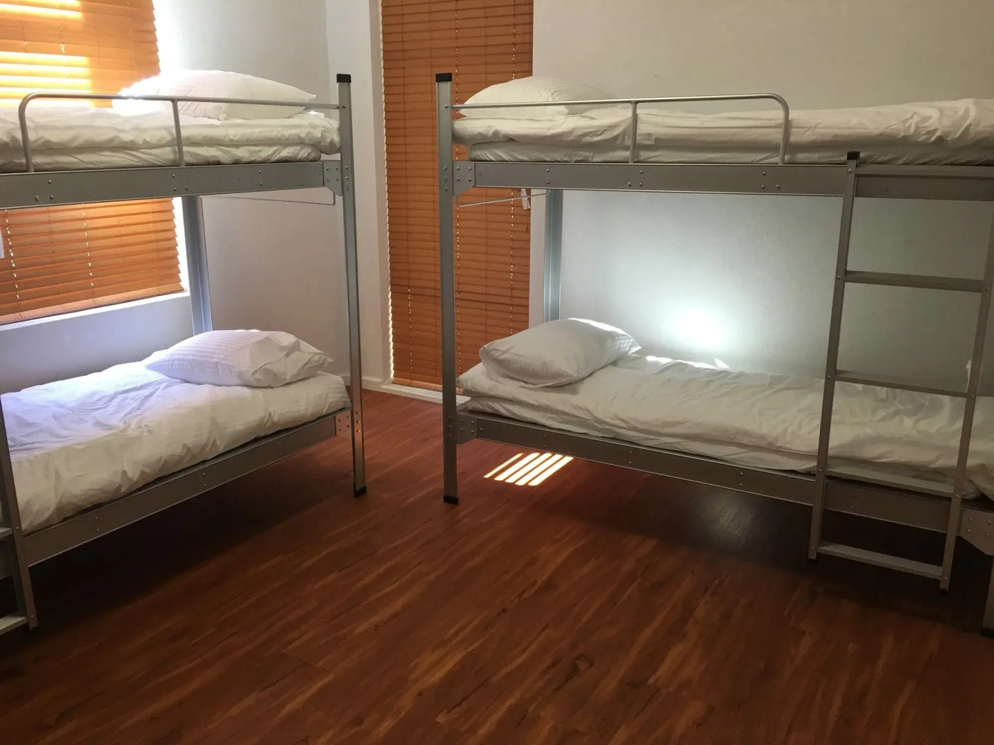 Foto - Downtown Backpackers Hostel Perth - note - Valid Passport required for check in