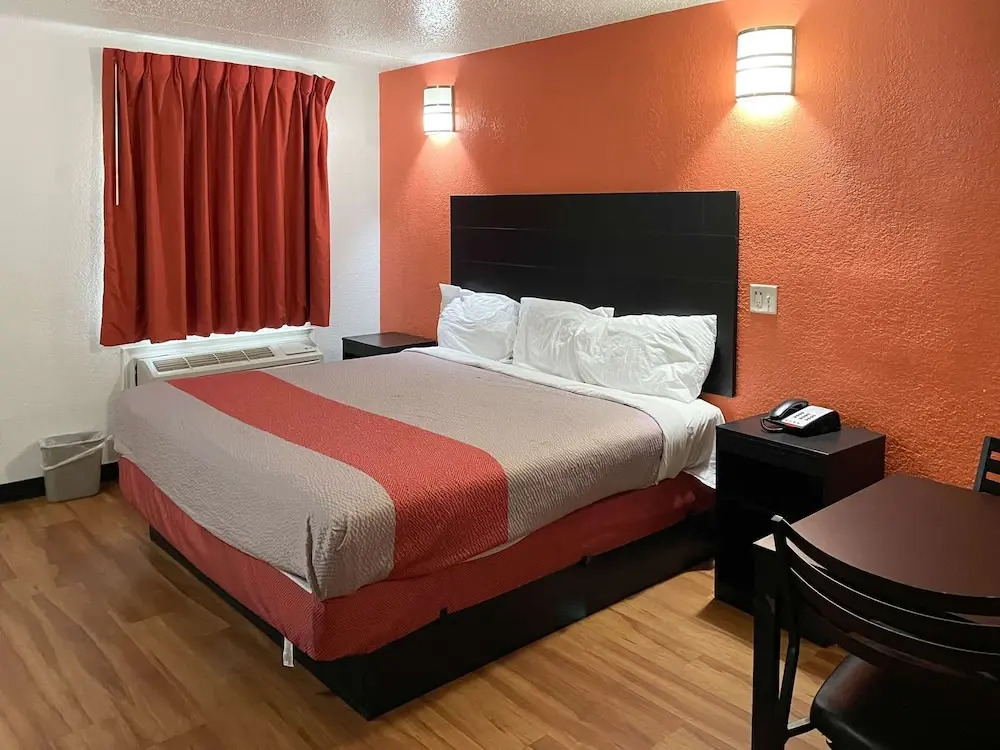 Photo - Studio 6 Houston TX Brookhollow