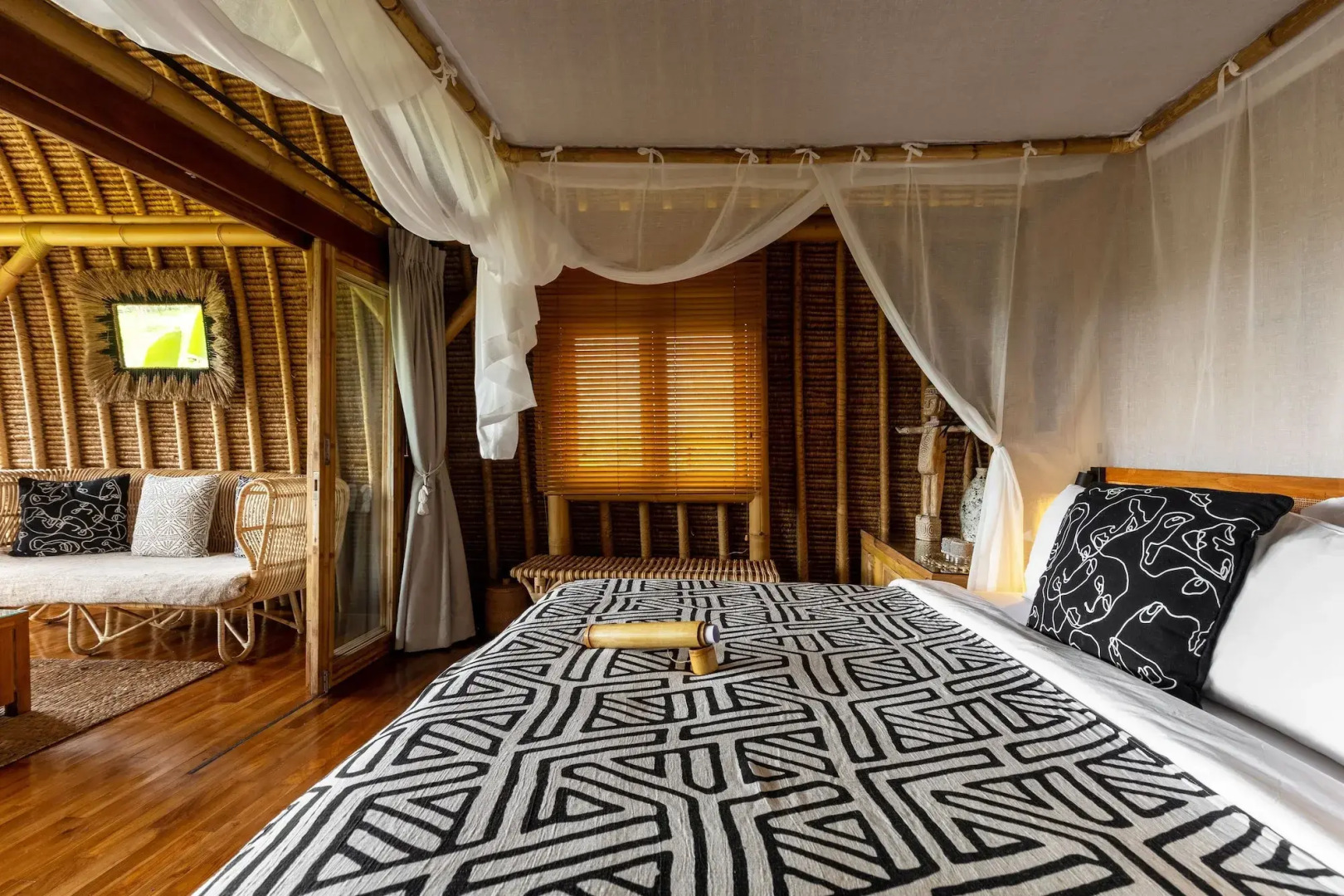 Foto - Samanvaya - Adults Only