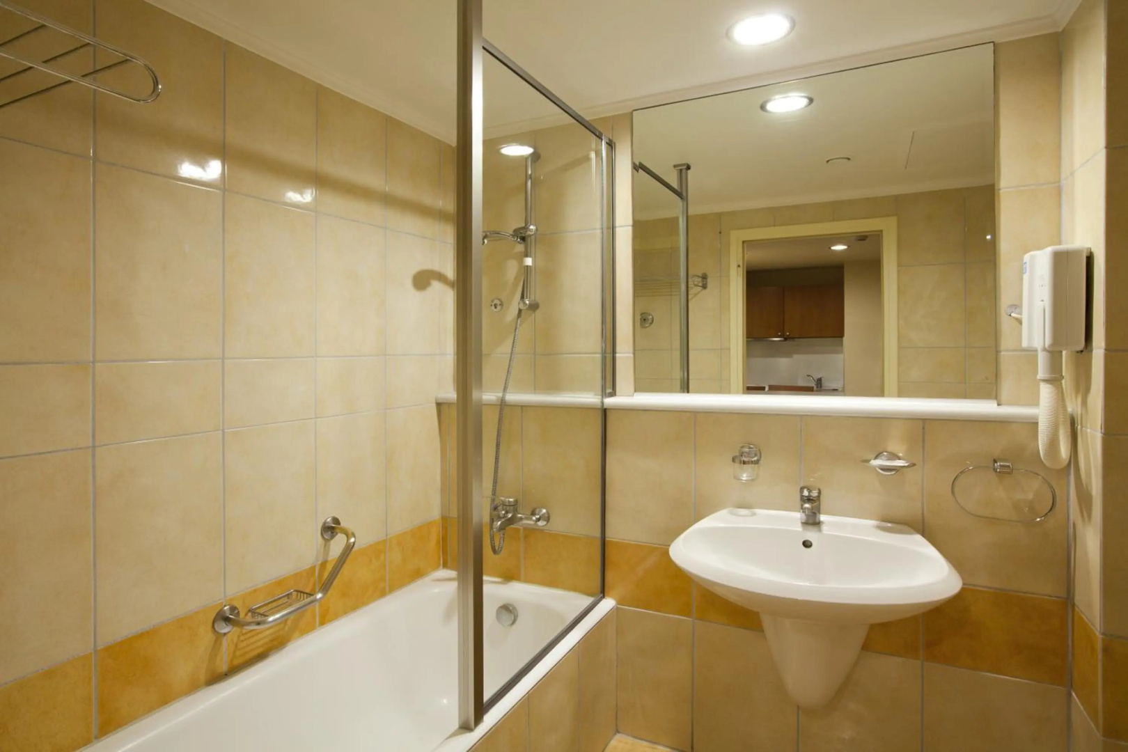 Photo - Alexandra Hotel