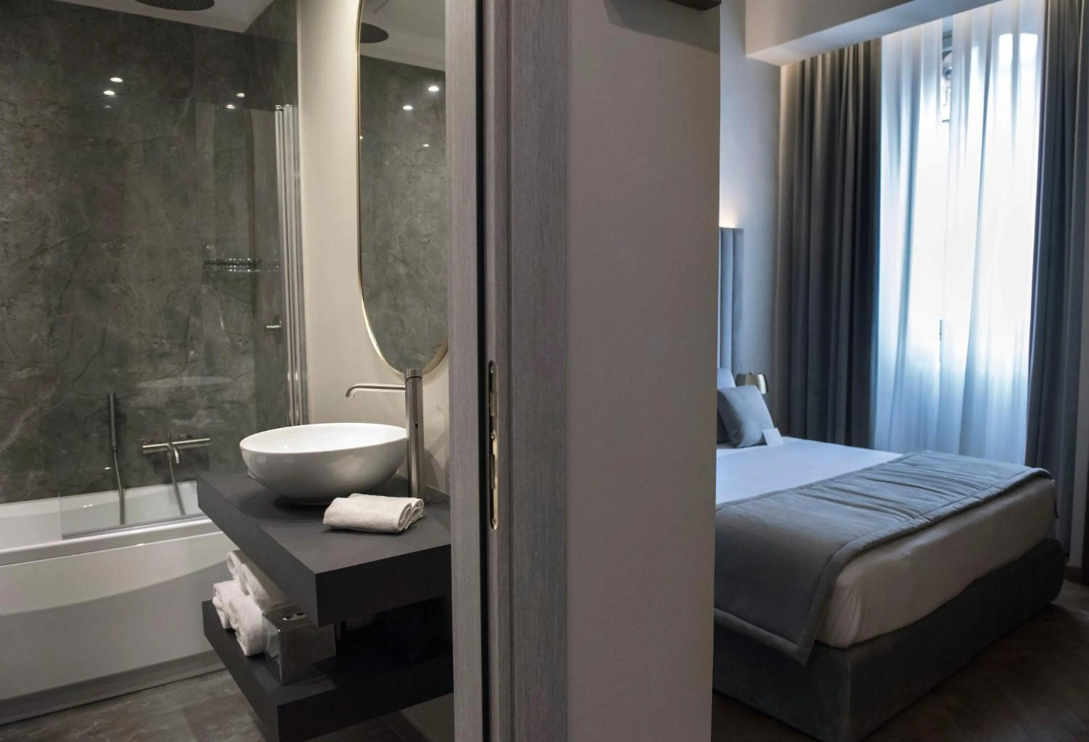 Foto - Al Pantheon Con Thomas Mann