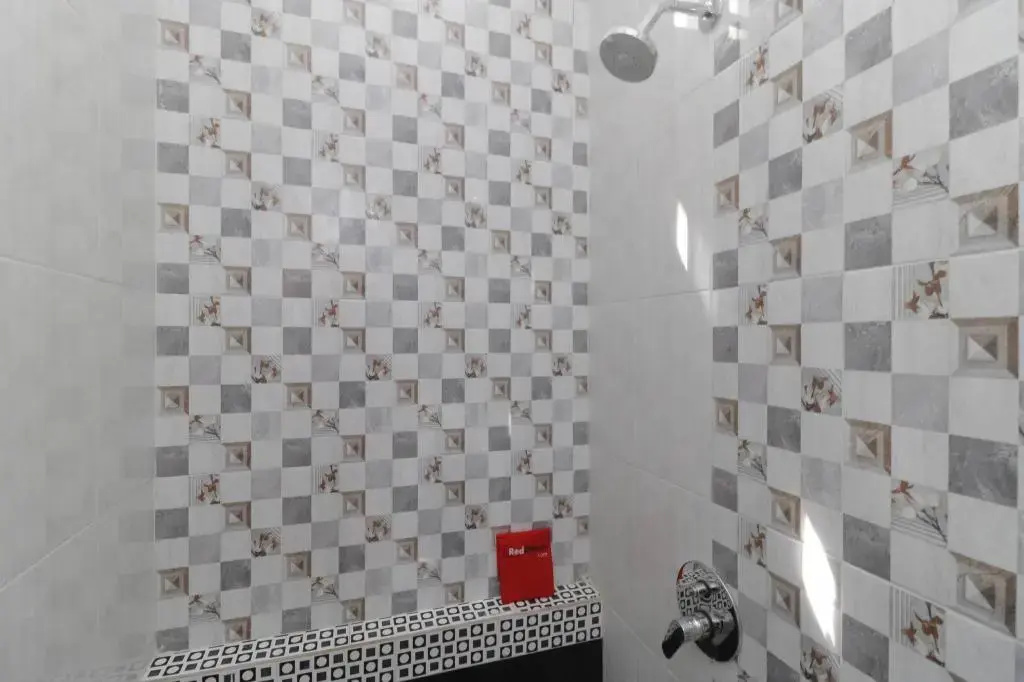 Photo - RedDoorz Plus near RS Royal Prima