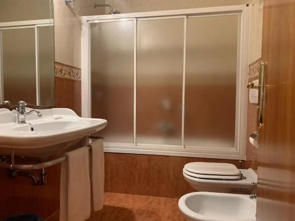 Photo - Consoli Romani Vatican Rooms