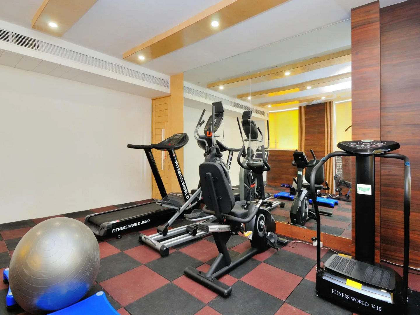 Foto - The Gold Regency - 02 Mins from New Delhi Railway Station