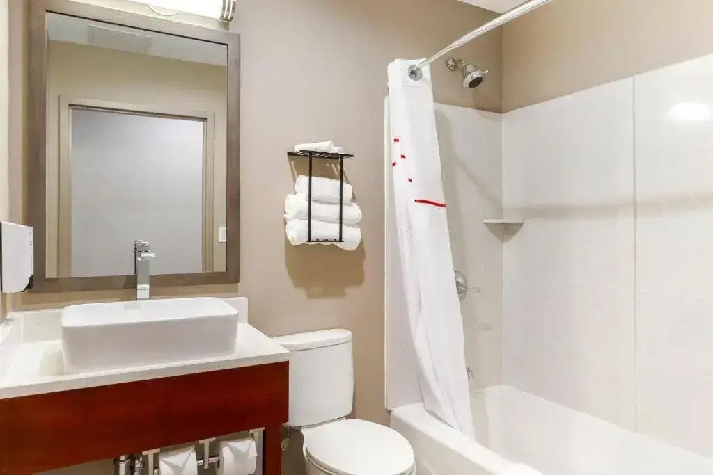 Photo - Red Roof Inn PLUS Jamaica, NY - JFK Airport
