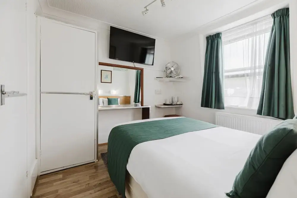 Photo - Falcon Hotel
