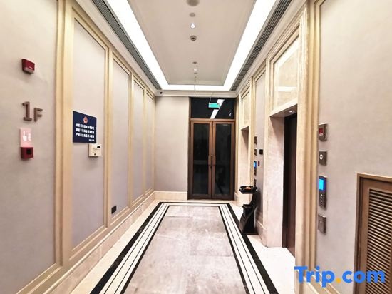 Vienna Hotel (Rongjian Building, He County, Ma on Shan)