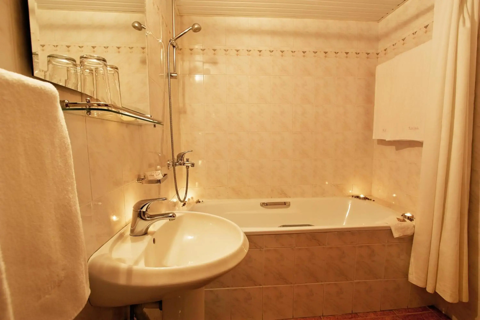 Foto - Ljuljak Hotel