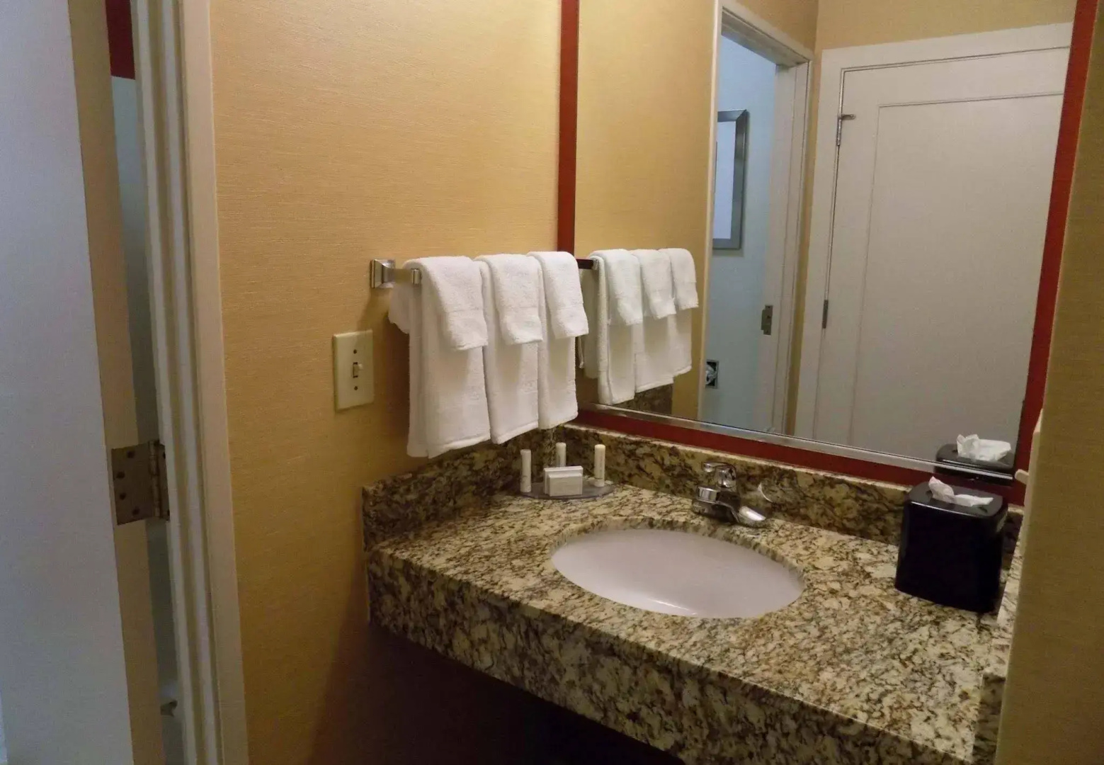 Photo - Courtyard by Marriott Indianapolis South