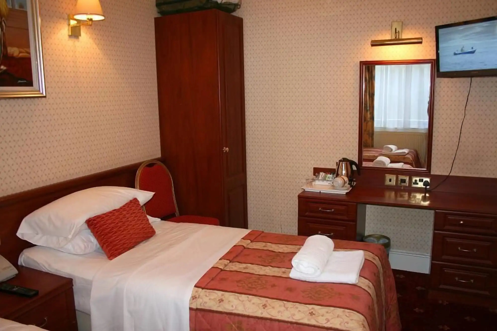 Photo - Avon Hotel